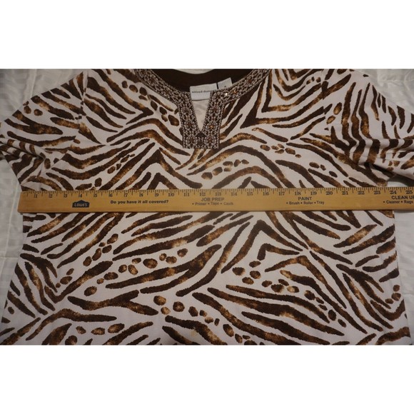Ladies Alfred Dunner Animal Print Zebra Embellished Sequins 3/4 Sleeve Top - Picture 7 of 7